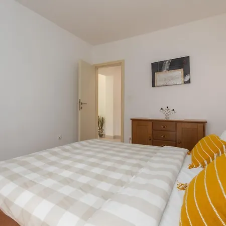Susnjici 2 With Pool, Children Playground And Terrace * Baderna