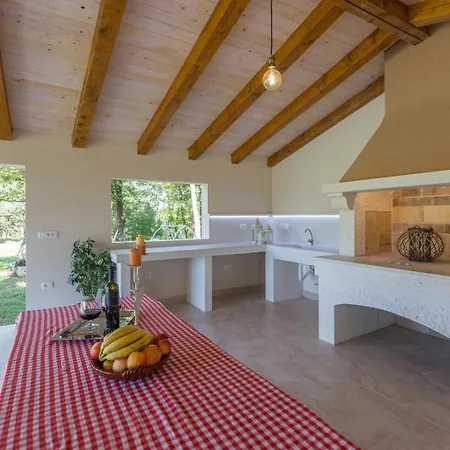 Apartment Susnjici 2 With Pool, Children Playground And Terrace