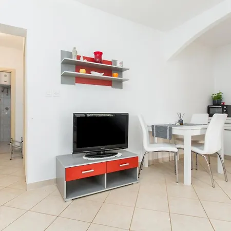 Susnjici 2 With Pool, Children Playground And Terrace Apartment Baderna