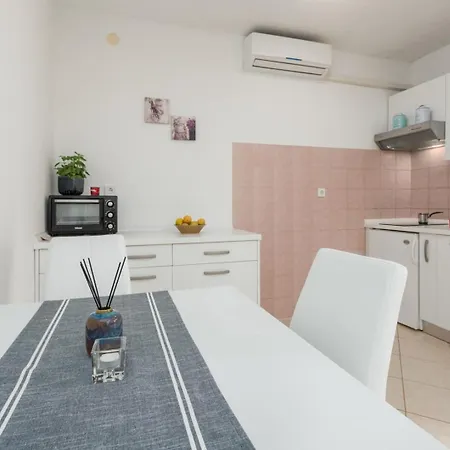 Susnjici 2 With Pool, Children Playground And Terrace Baderna