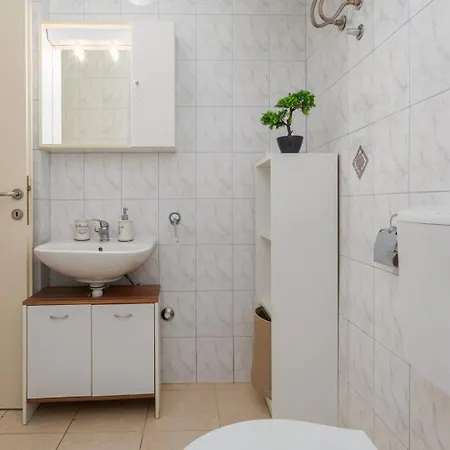 Susnjici 2 With Pool, Children Playground And Terrace * Baderna