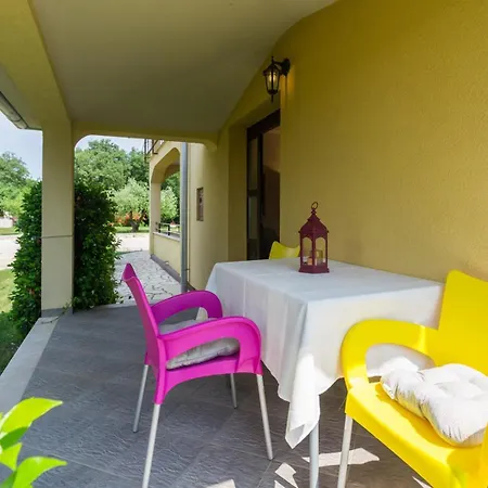 Susnjici 2 With Pool, Children Playground And Terrace * Baderna