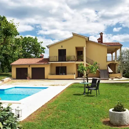 Apartment Susnjici 2 With Pool, Children Playground And Terrace Baderna