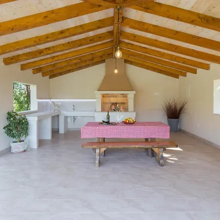 Susnjici 2 With Pool, Children Playground And Terrace Apartment *