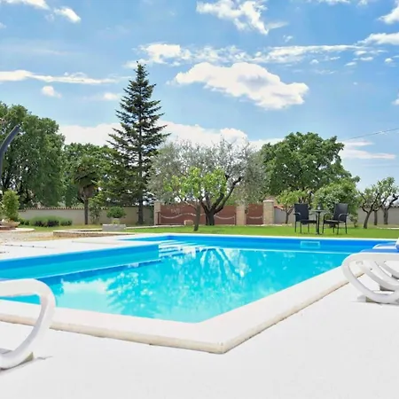 Susnjici 2 With Pool, Children Playground And Terrace *