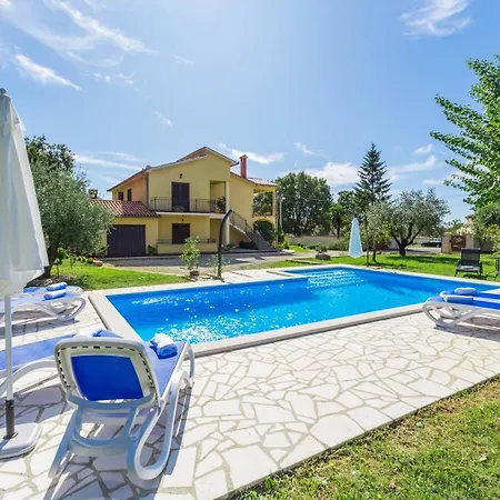 Susnjici 2 With Pool, Children Playground And Terrace * Baderna