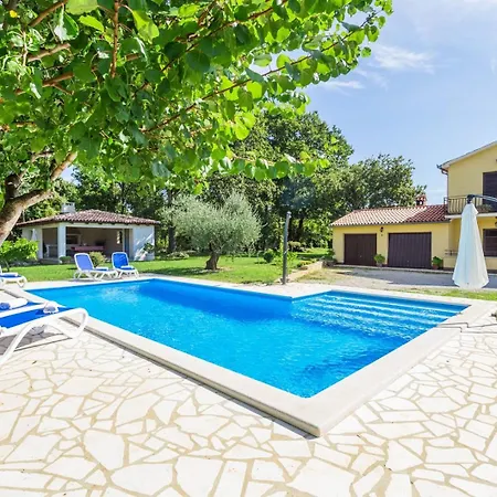 Apartment Susnjici 2 With Pool, Children Playground And Terrace