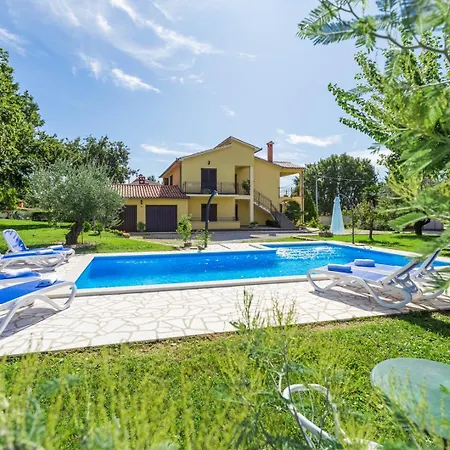Susnjici 2 With Pool, Children Playground And Terrace *